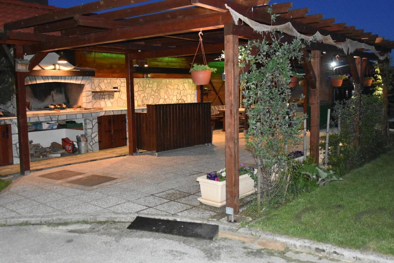 Apartments And Rooms Kod Eli Ravna Gora Exterior photo